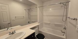 Stunning 3BR 3.5 BATHROOM House in Hayward Gallery 24