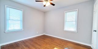 3 Bed - 2 Full Bath Cape Cod for Rent! Gallery 14