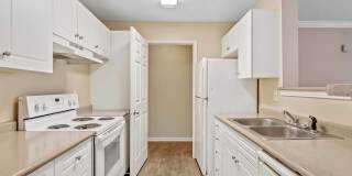 Alexander Crossing Apartments & Townhomes Gallery 11