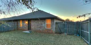 Modern 3BR/2BA Duplex | All Utilities Included | Downtown Edmond Gallery 42