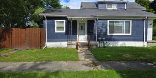 2BR / 1BA Duplex in Saginaw Gallery 1