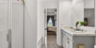Like-New 4 bedroom 2.5 bathroom home with Custom Touches, open floor plan AND a Cul-de-sac lot! Must see! Gallery 25