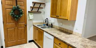 Charming Condo in Terrific Salmon Creek Location Gallery 6