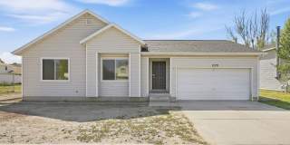 Spacious 3 Bed, 2 Bath Pet-Friendly Home with Central Air & 2-Car Garage! - Available NOW! Gallery 1