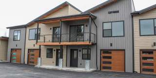 Month-to-Month 3bed 2.5 bath Whitefish Townhouse for rent - Walking distance to downtown. Gallery 1