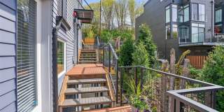 2bd/2ba Seattle Townhome Gallery 1