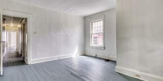 Spacious 3 Bedroom, 1.5 Bathroom with large Porch and Backyard Gallery 20