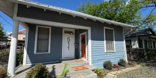 Fully Restored 2BR Classic Near Downtown Dignowity Hill Gallery 4