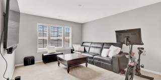 809 Lee Street Gallery 16