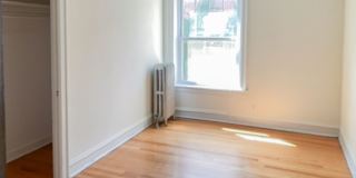 5208-14 N. Damen / 2000-10 W. Foster Gallery 17