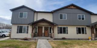 3 bed, 1.5 bath End Unit in The Meadows Gallery 1