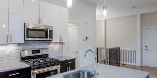 Charming 3 Bedroom-No Broker Fee Gallery 1