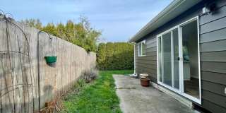 Gresham Duplex with Private Yard and a Single Car Garage! Gresham Station! Gallery 8