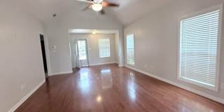 You've Found It! Split floor plan, fenced yard, extra storage Gallery 8