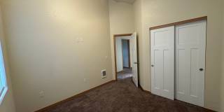 Spacious Upstairs 2 Bedroom Apartment with Private Deck, In-Unit Washer/Dryer & Reserved Parking! Gallery 7