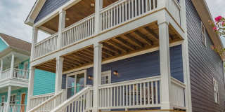 4 bedroom home close to UTC! Gallery 1