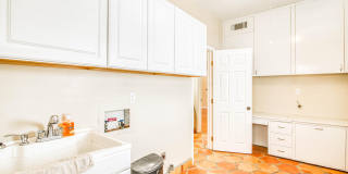 1701 ELM Street Gallery 21