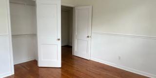 MIDTOWN LOCATION - 2bd/1ba with large yard and washer/dryer Gallery 14