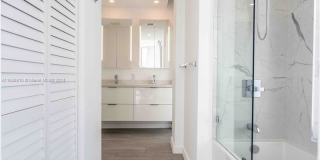 8425 Crespi Boulevard Gallery 10
