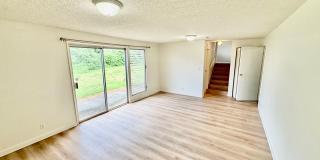 4 BR/2.5 BA/4 PK/Available May 1 Gallery 8