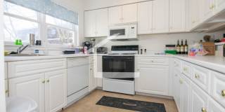 Charming 3 Bedroom-NO Broker Fee Gallery 6
