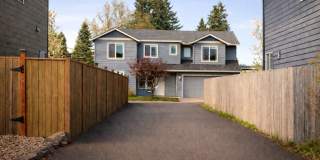 Spacious Central Vancouver 2 Story Home for Lease - 4316 NE 58th Cir Gallery 1