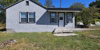 Cute little 2 bedroom with a big yard! Gallery 1