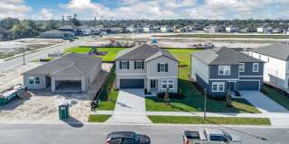 Like-New Ashton Woods Spacious 5BR 4BA, Prime Location Near I-4! Gallery 3