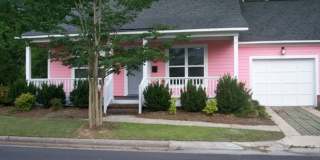 Cute 2 bedroom, 2 bath cottage Gallery 1
