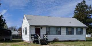 Three bedroom / one bath  with Garage and Carport Gallery 1