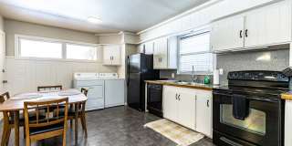 Cute midcentury modern home in central Lubbock! Gallery 12