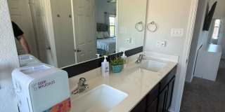 BEAUTIFUL 4-bedroom 2-bathroom home! !!HALF OFF 1ST MONTH!! Gallery 12