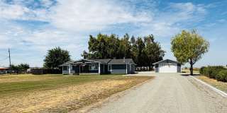 Beautiful Fully Furnished Remodeled Ranch Home on 1.84 Acres Gallery 1