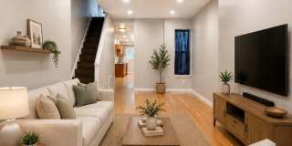Spacious 5-Bedroom Rental with In-Unit Washer & Dryer on W Oxford St Gallery 1