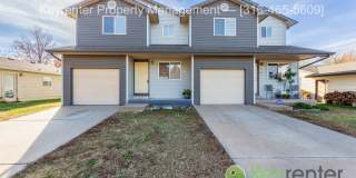 Beautiful 3 Bed 2.5 Bath townhome with easy commute anywhere in town! Gallery 1