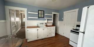 1 bedroom/ 1 bath unit in Triplex Gallery 1