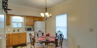 Beautiful 2BR/1.5BA home in a prime location within walking distance to West End and Vanderbilt University. Gallery 11