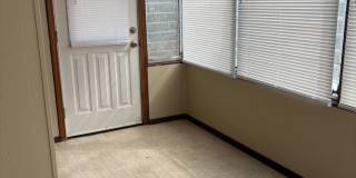 Bungalow Near MSU Gallery 13