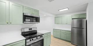 Gorgeous 2 Bed + Bonus Room | Large Private Yards | Resort Pool | 8 Weeks Free Rent! Gallery 6