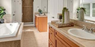 4Bd/2.5Ba Kirkland Home Gallery 28