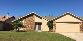 Spacious 3 bed, 2 bath Home in Yukon! Gallery 1