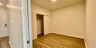 725 W Pratt Gallery 99