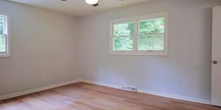 nice renovated 4 Bed 3 Bath Gallery 10