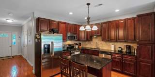 Beautiful 3 Bedroom Bridgeport Townhome! Gallery 7