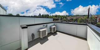 Stylish 2BR Townhome with Rooftop Deck & A/C Near Light Rail Gallery 14