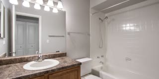 Emerald Pointe Apartments Gallery 4