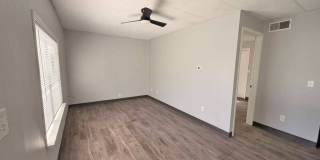 2254 S Riverside Drive Gallery 4