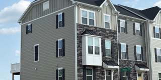 End-unit Townhouse with mountain views Gallery 1