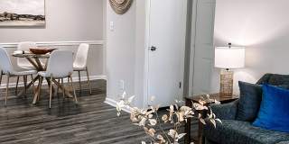 Hampton Center Gallery 14