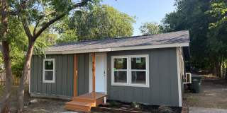 Newly Remodeled 2/1 with Large Backyard Gallery 1
